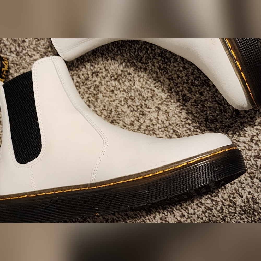 Dr Martens Dorrian Boots - Picture 9 of 9